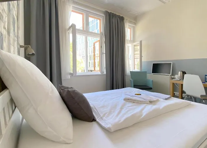 Frauenhotel Hanseatin - Women Only Hotel