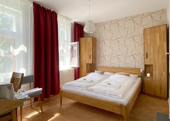 Frauenhotel Hanseatin - Women Only Hotel Hamburg