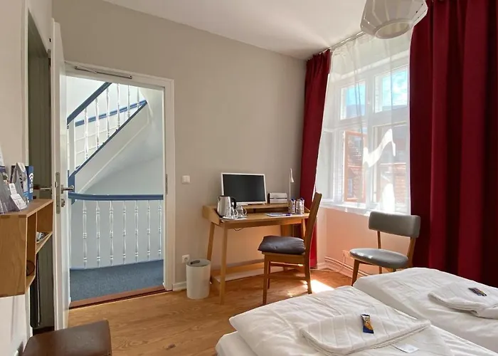 Frauenhotel Hanseatin - Women Only Hotel 2*