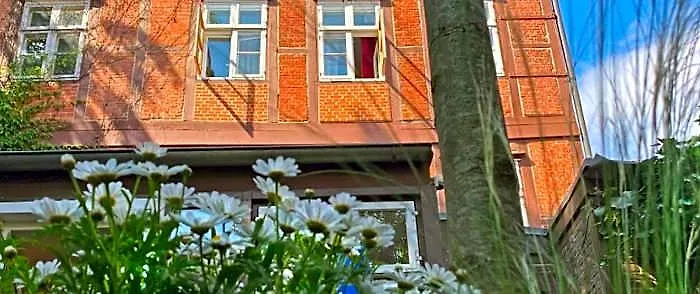 Frauenhotel Hanseatin - Women Only Hotel Hamburg