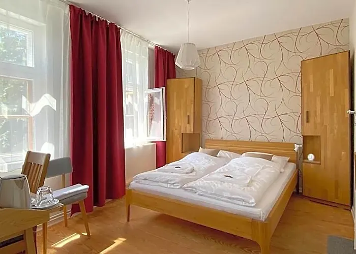 Frauenhotel Hanseatin - Women Only Hotel 2*